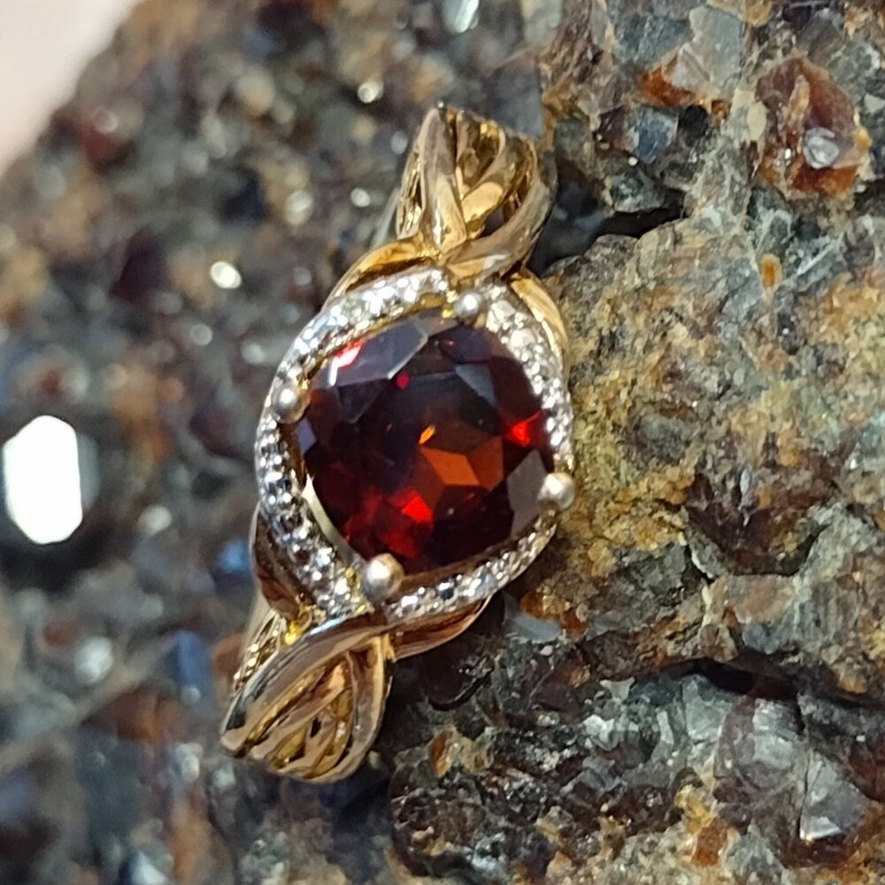 Cz Ruby With Dimond Chips Ring - image 6